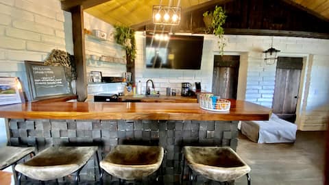Popular Airbnb listing: Tranquil country setting w/majestic views in Escondido