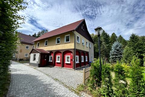 Forest vacation home Dunja with hot tub, sauna and garden