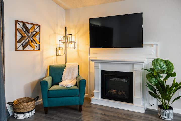 The Farmhouse Townhouse In N. Merced W/fireplace - Merced, CA