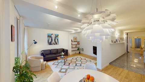 Harbor view. Lovely apartment right on the harbor.