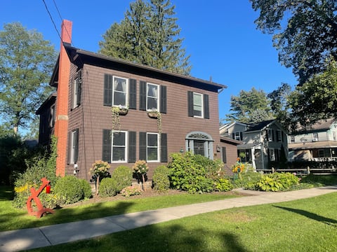 Historic Home in Downtown Homer with Private Sauna