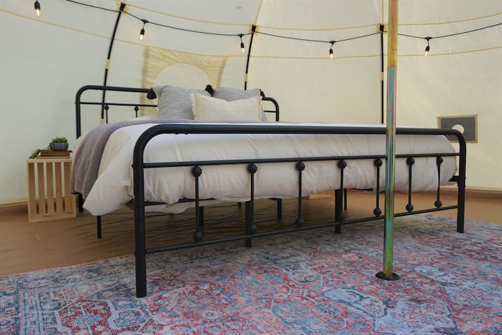 Relaxing Galaxy Bell Tent Getaway - Iowa