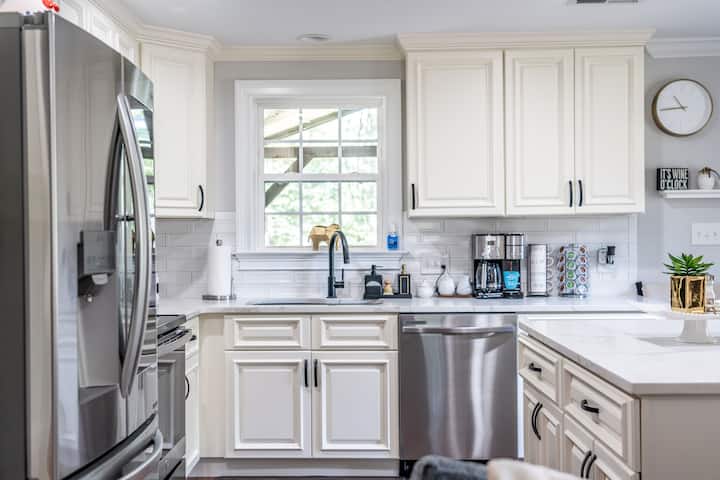 Ebenezer Home W/ Land + Hot Tub! - Cary, NC