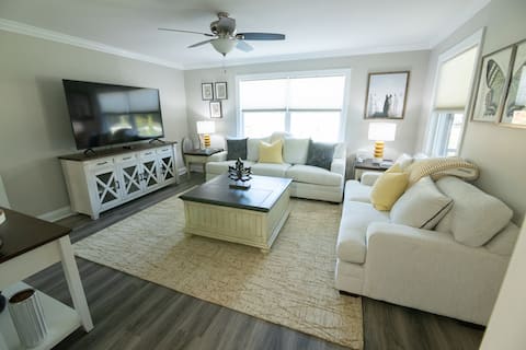 Successful Airbnb property: New Hope House! 20 min to RDU | Outdoor Kitchen! in Raleigh / Cary