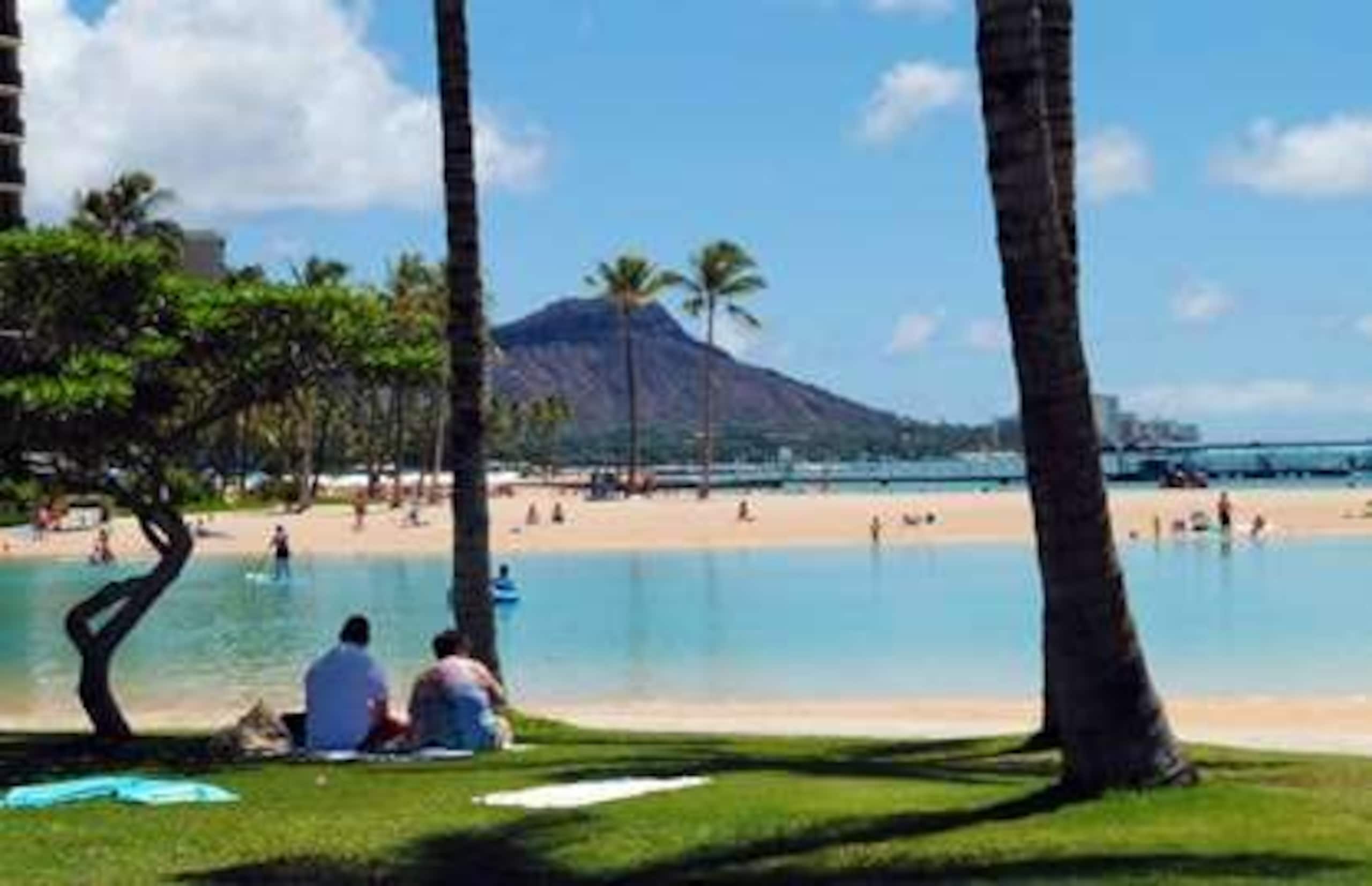Condo in Honolulu · ★4.76 · 1 bedroom · 3 beds · 1 private bath - Image 24