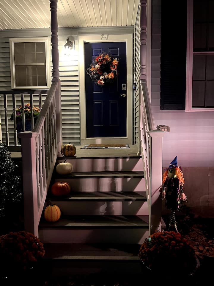 Cheerful 1-bedroom Townhouse With Free Parking - Salem, MA