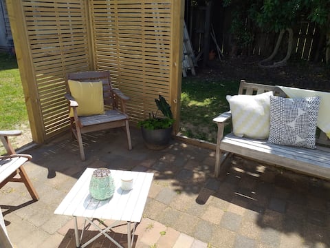 Successful Airbnb property: 'Whangamata 'Weekender ' Comfy cosy studio in Whangamatā