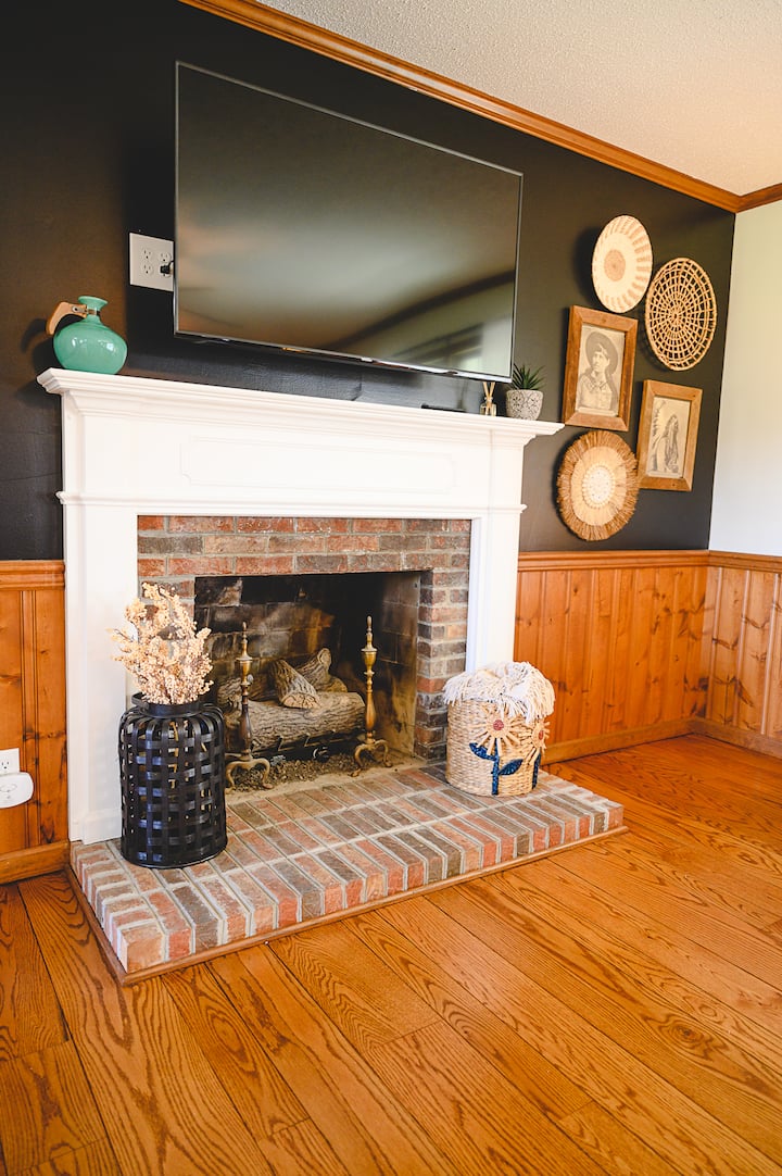 Farmhouse In The Fields!  3-bdrm, 2.5-bath Home - Johnson City, TN