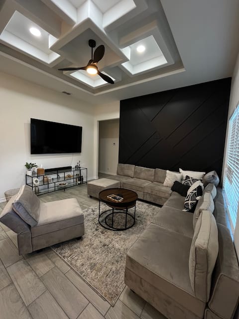 Successful Airbnb property: Prime Clean Trendy Retreat in Mc Allen