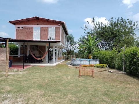 Santa Elena-Valle Cabin near Palmira