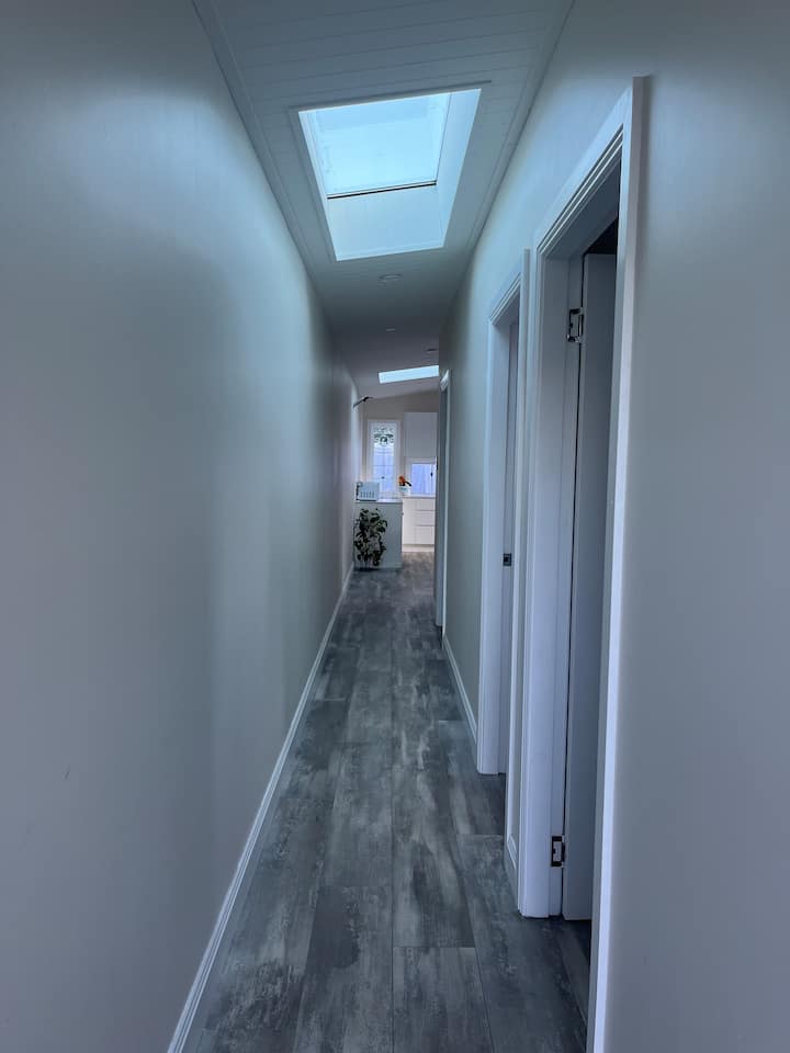 2 bedroom fully furnished studio - free parking
