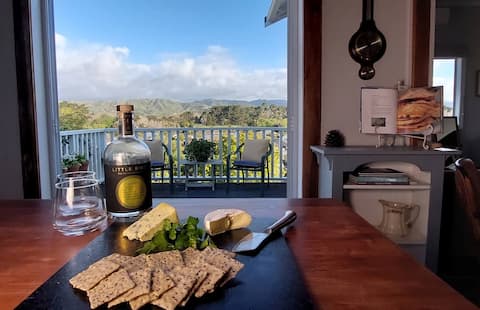 Historic Cottage with stunning views