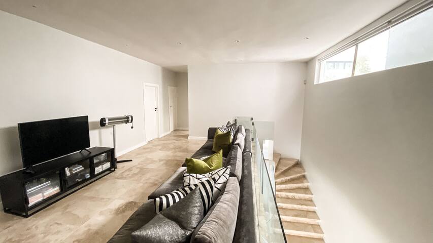 Lovely 4 Bedroom with pool in Ave Francaise gallery image 2