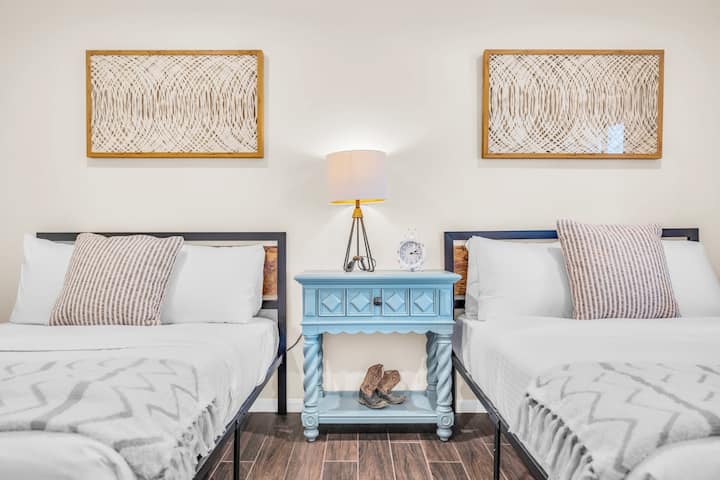 เตียงที่สะดวกสบายจะทำให้คุณรู้สึกเหมือนพักอยู่ที่รีสอร์ทระดับ 5 ดาว! 