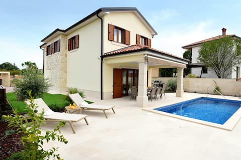 Villa Julija With Heated Pool