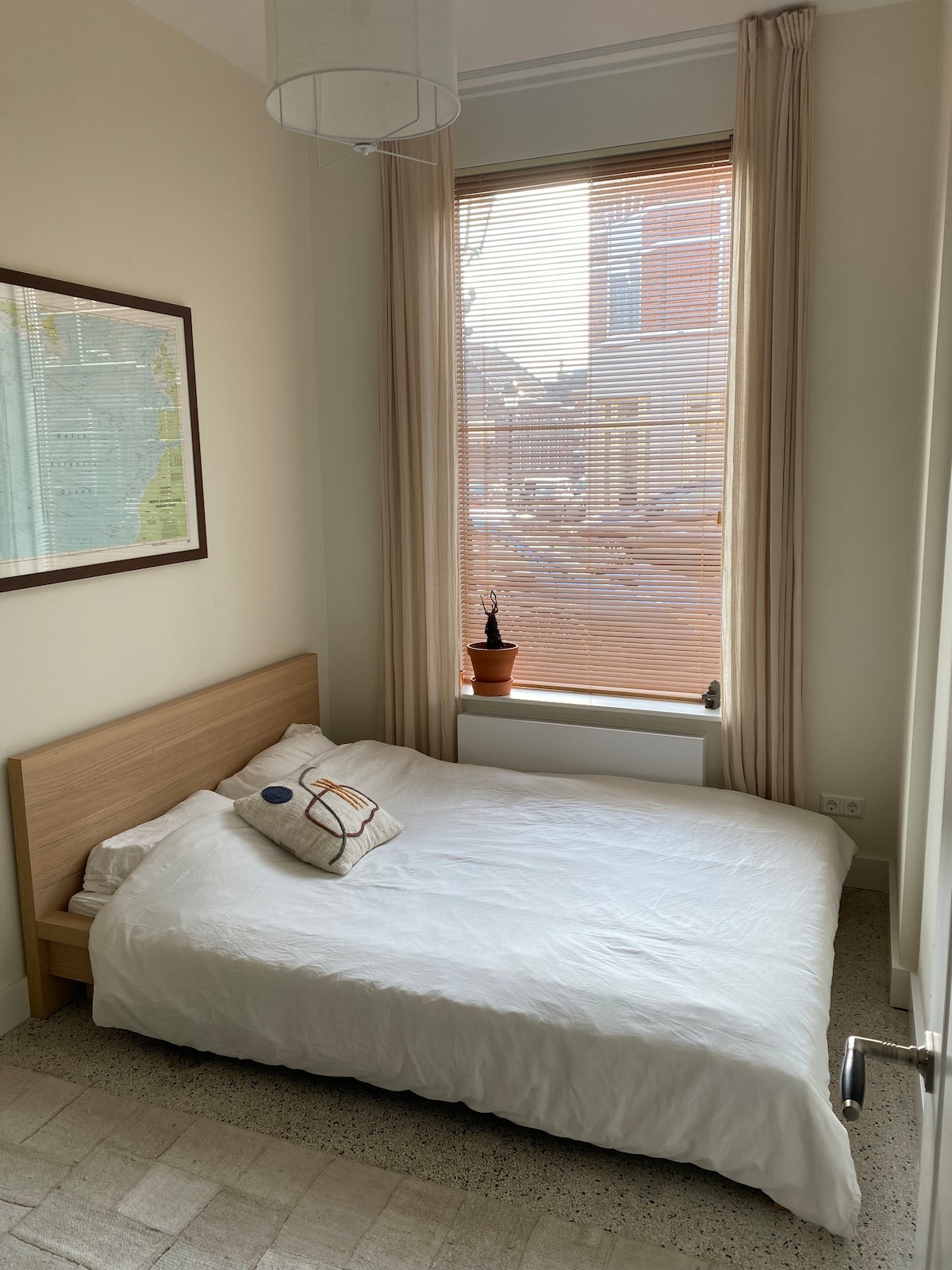 Dormitorio de invitados (cama 140x200)