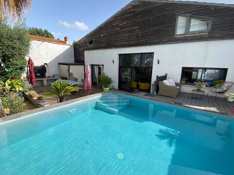 Atypical villa with a pool