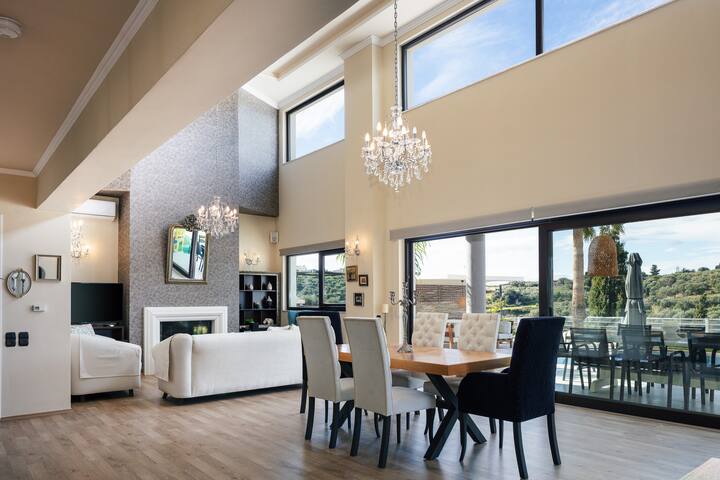 Heated pool, kids pool, gorge and sea views! gallery image 5