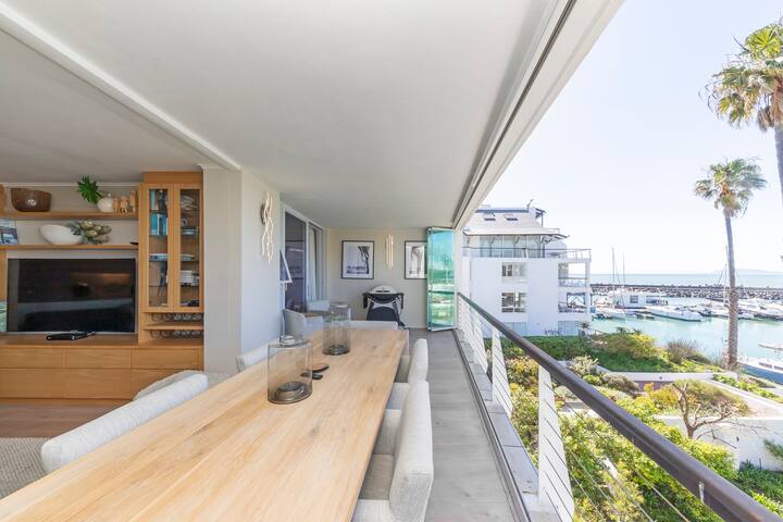 3-bedroom Waterclub apartment with lovely sea view gallery image 3
