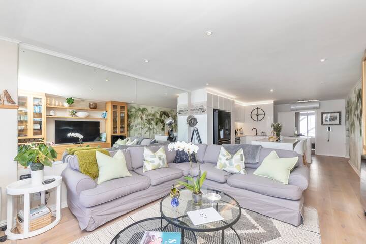 3-bedroom Waterclub apartment with lovely sea view gallery image 5