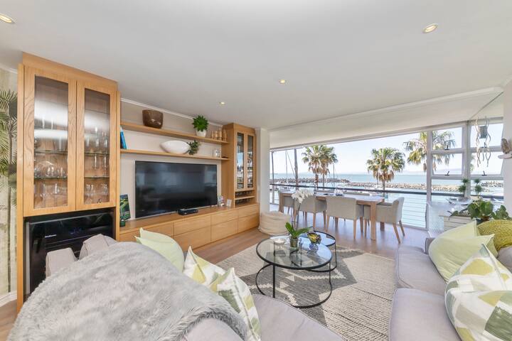 3-bedroom Waterclub apartment with lovely sea view gallery image 4