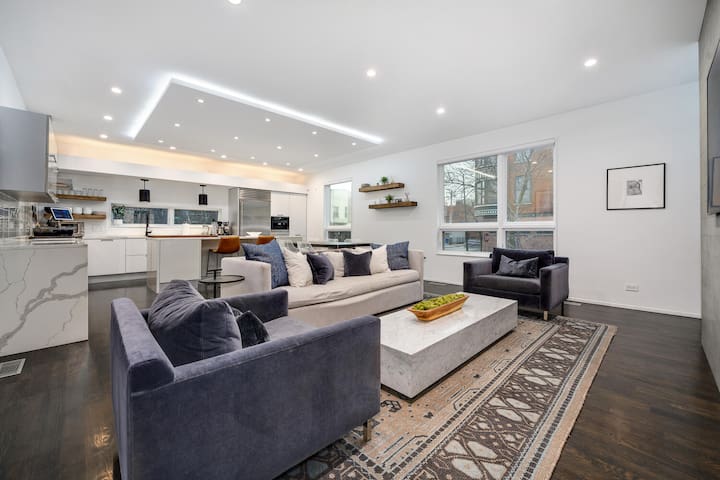 Luxe House + Skyline Rooftop! Sleeps 10 gallery image 2