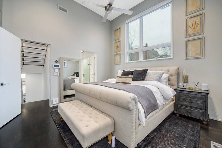 Luxe House + Skyline Rooftop! Sleeps 10 gallery image 3