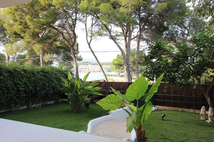 luxury apartment in front of the beach gallery image 5