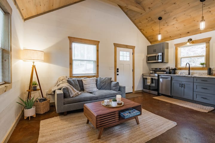 Couples Retreat |Hot Tub|near Downtown Blue Ridge - Blue Ridge, GA