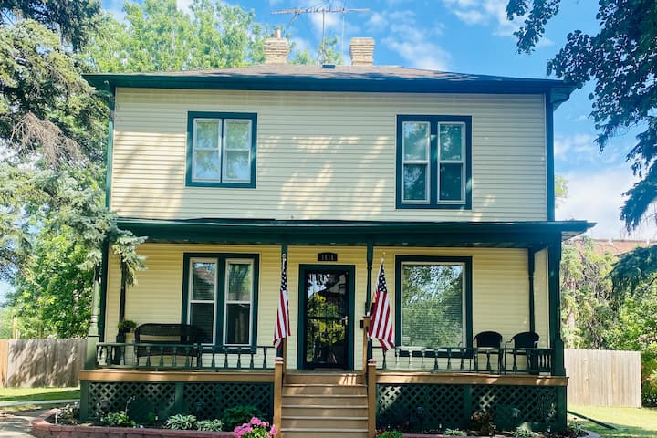 1889 Built-Historic 5 Bedroom Home Near Downtown