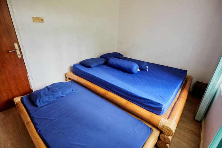 This is the second bedroom that can accommodate 3 people.