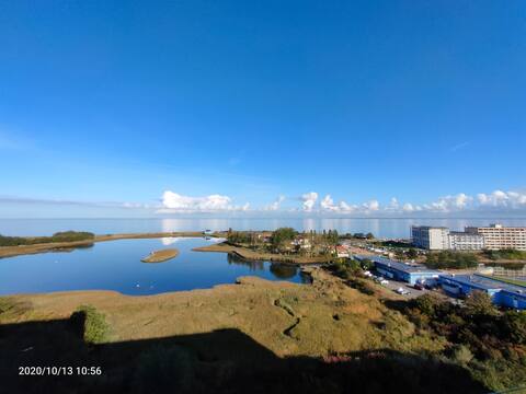 Family-friendly apartment with sea views