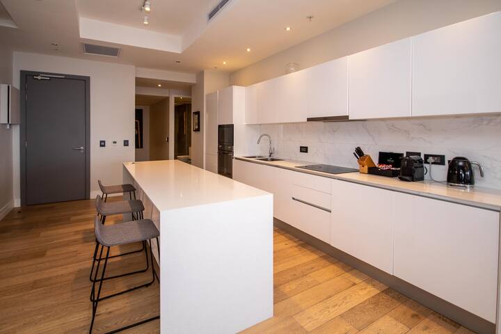 2201 Pullman Beautiful 3 bedroom Penthouse gallery image 5