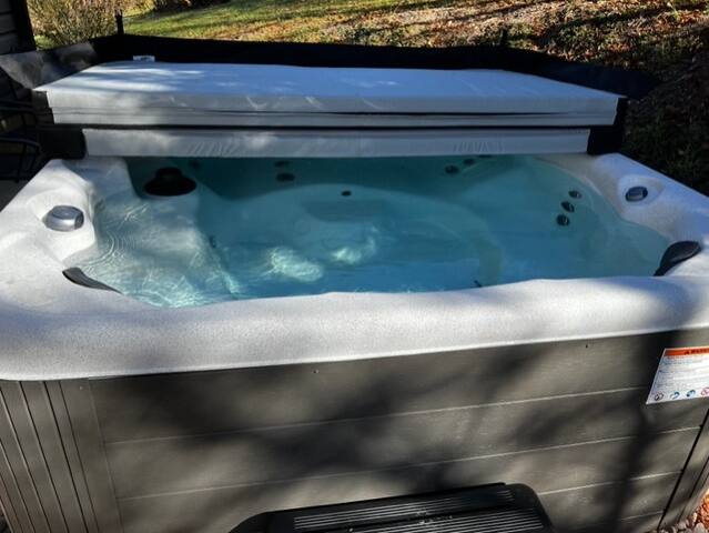 10 Min. to DTWN, HotTub & Sauna Bunks, 2 Acres gallery image 3