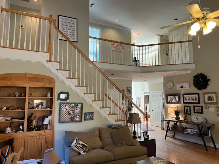 Lakefront Oasis In Cary! Hot Tub & Huge Verandah - Apex, NC