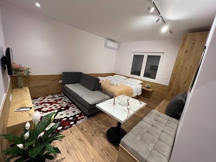 Apartments Downtown Tirana No.1 (W/ Self Check-in) - Tirana