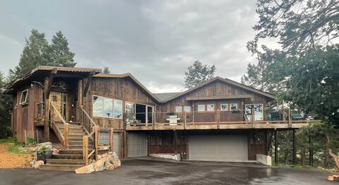 Fort Figston Cabin with chef’s kitchen and views!