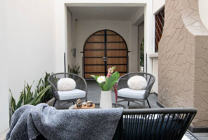 Breathtaking Mansion HUGE Rooftop w/4AC Condesa gallery image 4