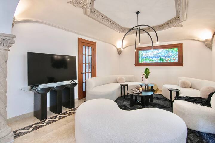 Breathtaking Mansion HUGE Rooftop w/4AC Condesa gallery image 2