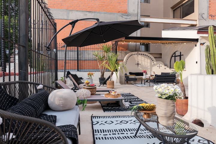 Breathtaking Mansion HUGE Rooftop with AC Condesa