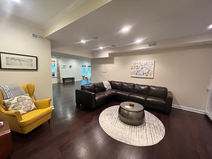 Spacious And Modern Basement Apartment In Cary. - Cary, NC