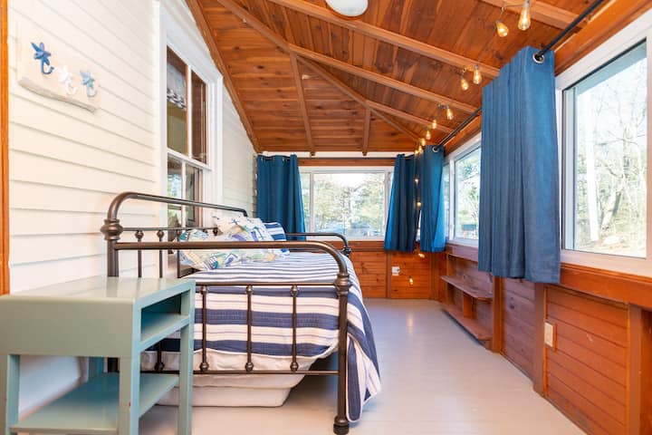 Ова 3 сезонско сонце е совршено за дружење во мрзливи летни денови, но затворено и приватно за дополнителен простор за спиење во потоплите месеци!