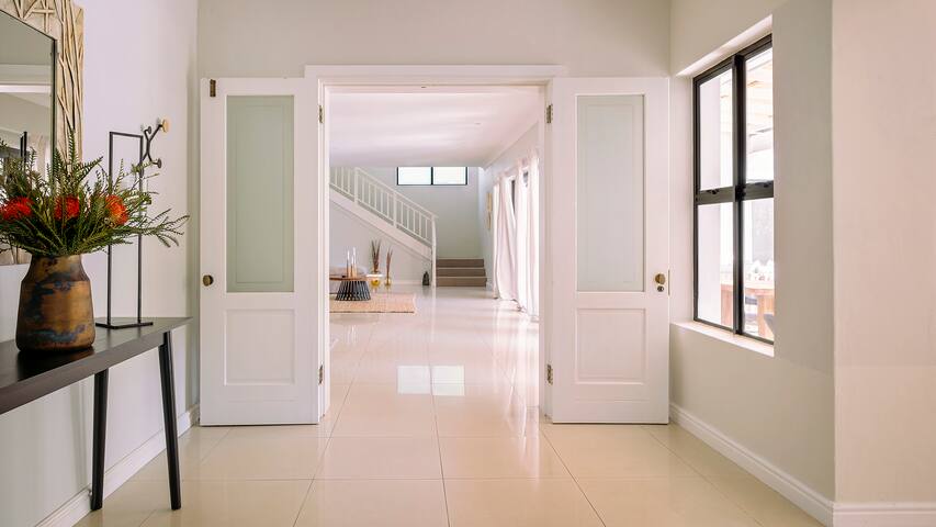 Cheerfull 4 bedrooms family villa with pool gallery image 3