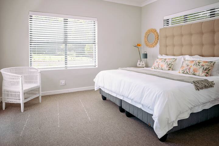 Cheerfull 4 bedrooms family villa with pool gallery image 4