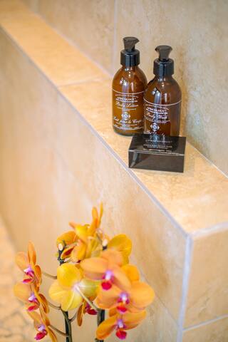 Cheerfull 4 bedrooms family villa with pool gallery image 5