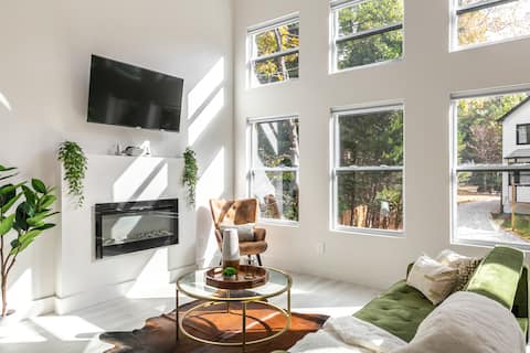 Top Airbnb: Up In The Pines | Luxe Decatur Treehouse in Belvedere Park