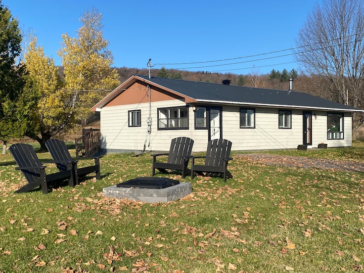 Mountainview cottage (CITQ 308612) Houses for Rent in Mansonville