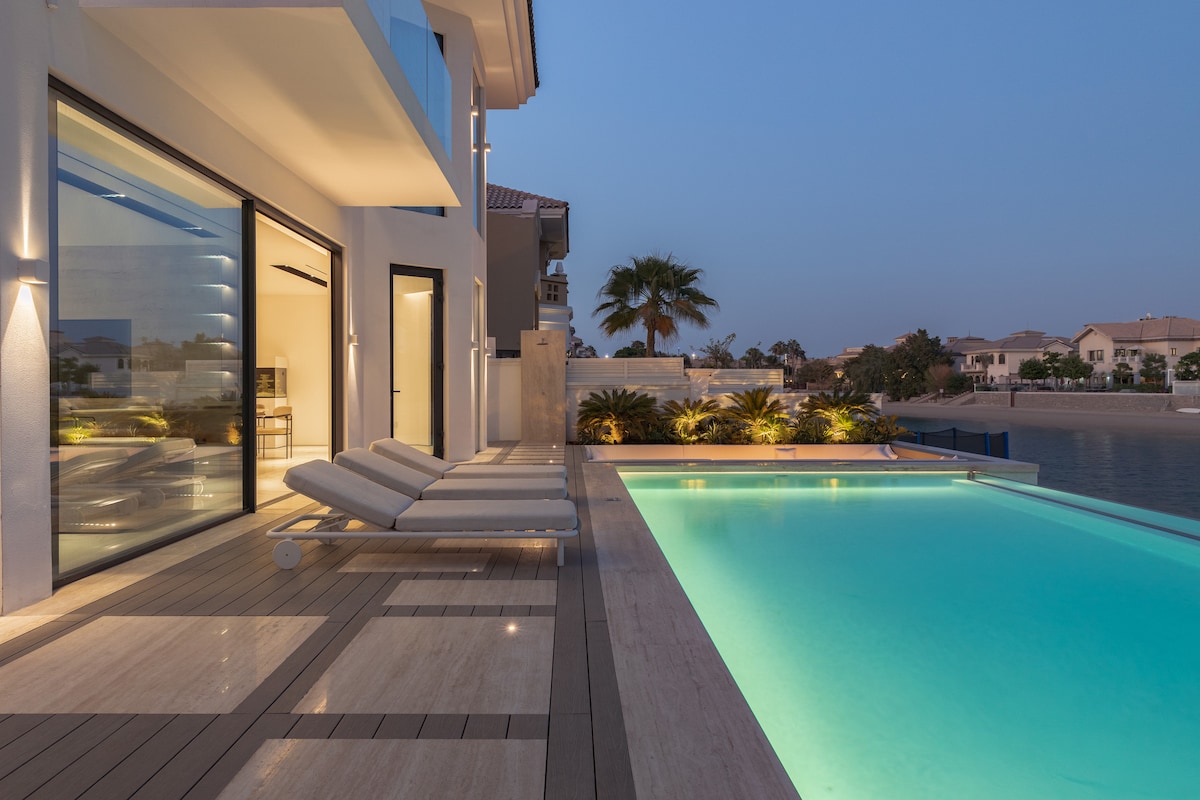 Palm Jumeirah Paradise: 5BR Villa | Infinity Pool - 4