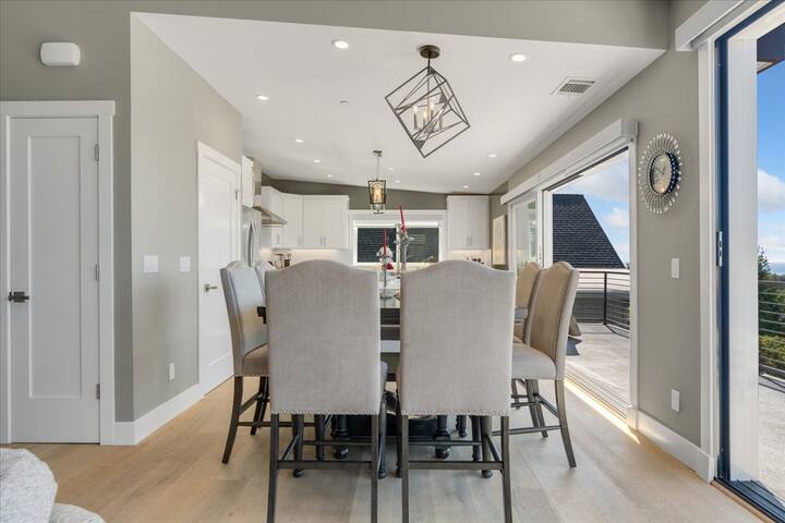 Ocean view, modern 3000 sq-ft brand new home gallery image 3