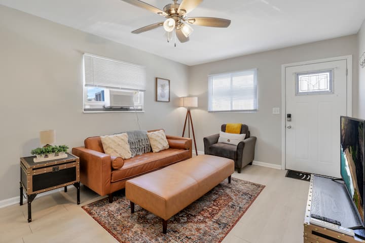 Trolley District Treasure 1 Br Apt! - Columbus, OH